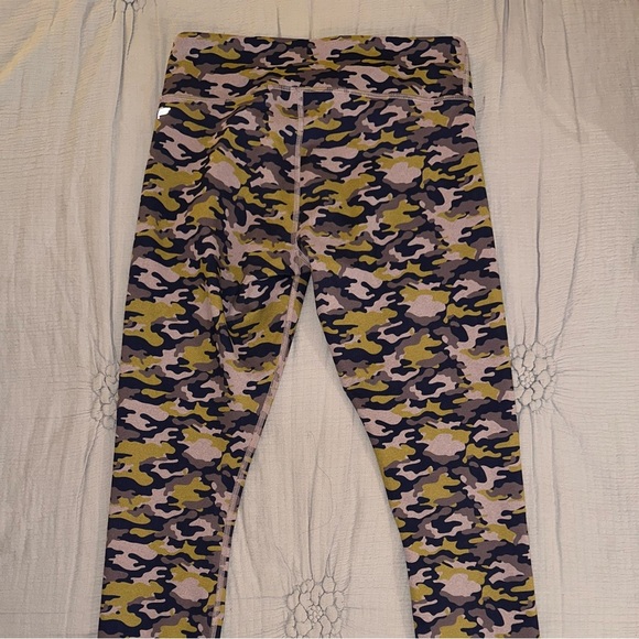 FABLETICS Salar Camo Printed Leggings small - Picture 3 of 5